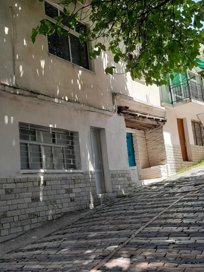 Vrenjo Guesthouse Gjirokastër Exterior foto